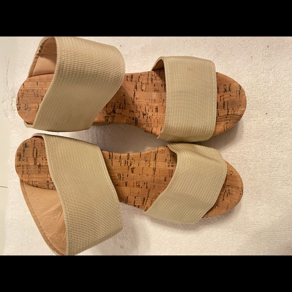 Cork wedge tan/off white color straps